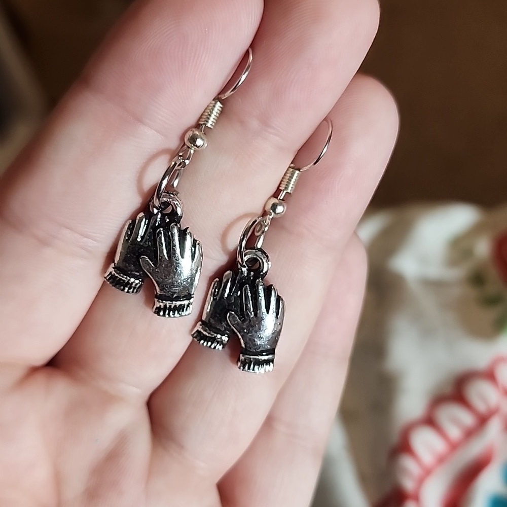 (82) Silver Praying Hands Earrings